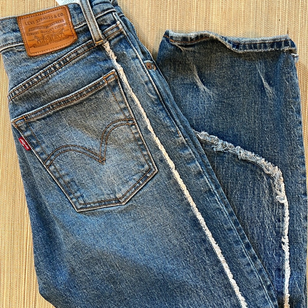 Levi’s - Picture 4 of 6